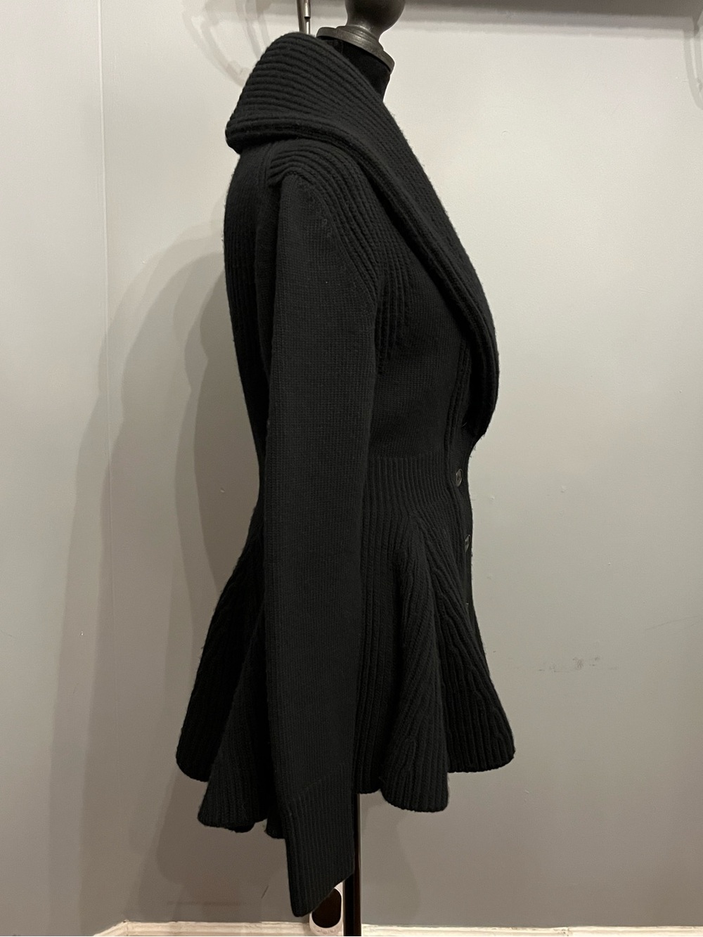 Alexander McQueen Peplum-Hem Wool Cardigan, size M - Picture 3 of 8